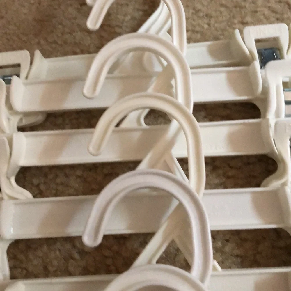 KIDS - White Hangers
